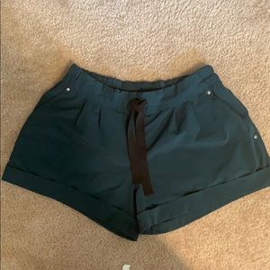 Lululemon spring breakaway short!